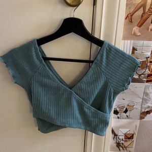 🚨S CROSS OVER CROP TOP🚨